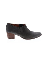 1 shoe size - 11