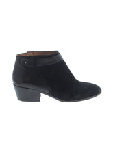 1 shoe size - 9