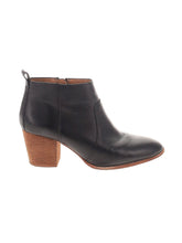 1 shoe size - 8